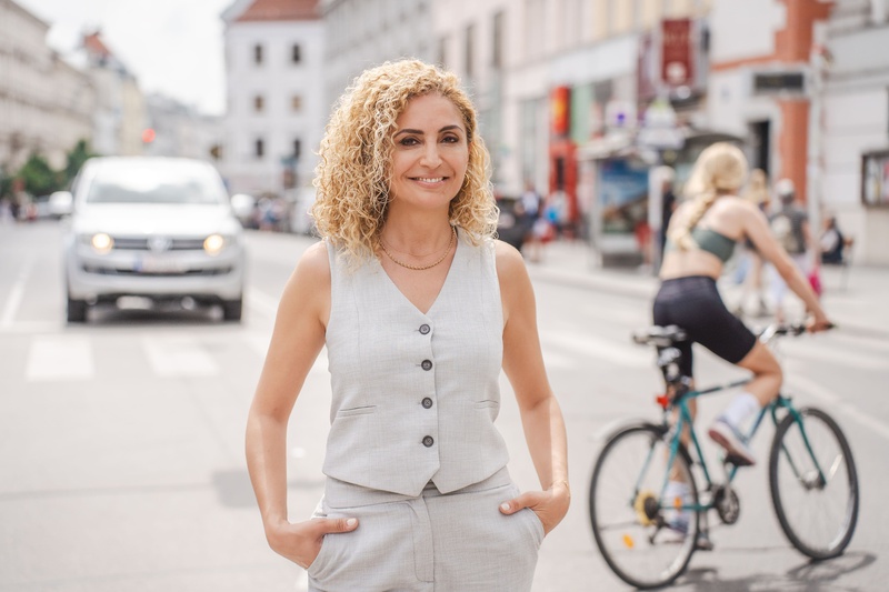 Moderatorin und Journalistin Eser Akbaba