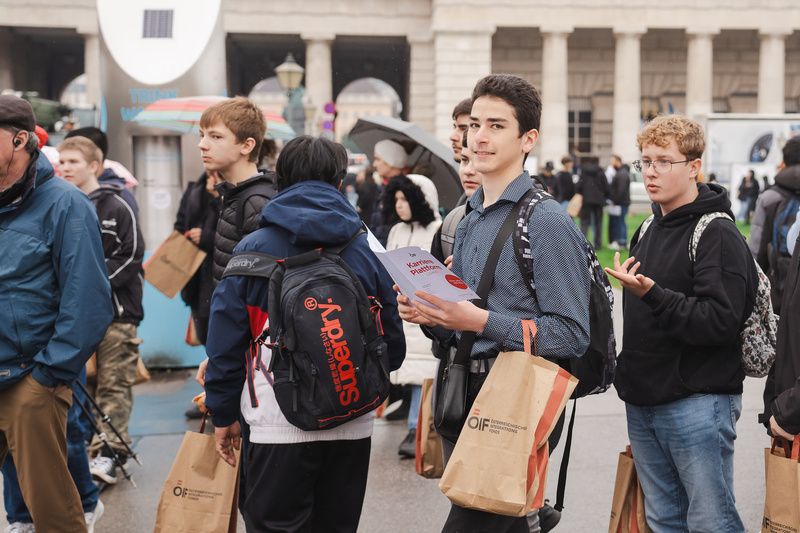 Schüler bei der KP Heldenplatz