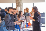 Teilnehmer/innen aus ÖIF-Deutschkursen informierten sich über Einstiegsmöglichkeiten in die Pflege. © ÖIF/Soldatenko