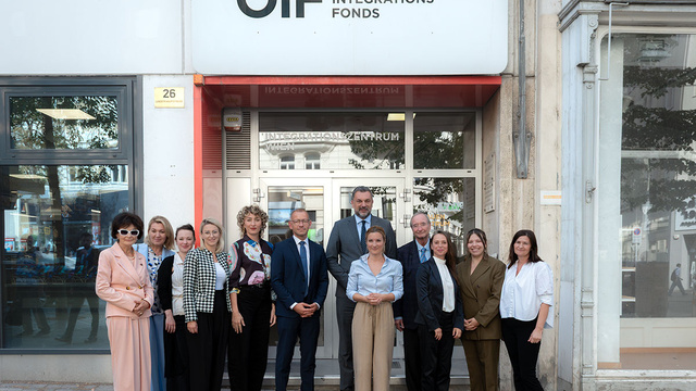 v.l.n.r.: Elisabeth Dittrich, Mirnesa Dugonjic Veladzic, Amra Durakovic (ÖIF), Amela Sahilovic (ÖIF), Jana Vladusic (ÖIF), Roland Goiser (Stv. Direktor ÖIF), Bosnischer Außenminister Elmedin Konaković, Sandra Ivkic (Gesamtleitung Integrationsmaßnahmen ÖIF), Christoph Leitl, Milica Himmer (ÖIF), Ana-Maria Leko (Leitung Team Werte und Orientierungskurse ÖIF), Nejra Čekić.