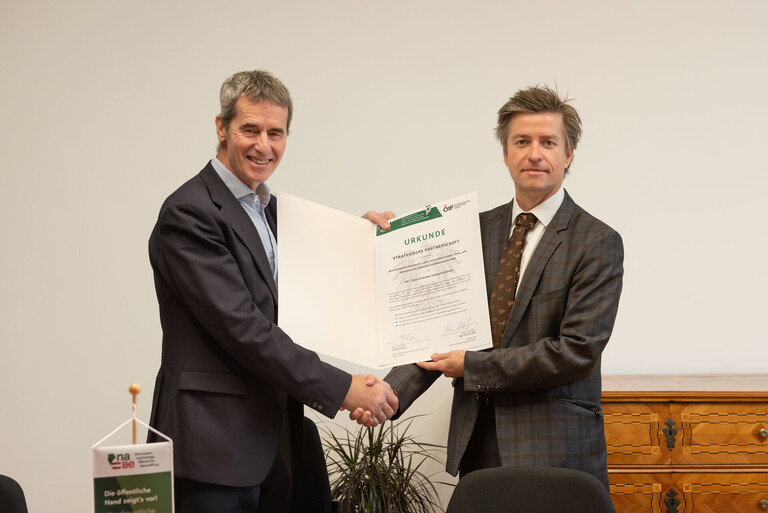 Unterzeichnung von Partnerschaft