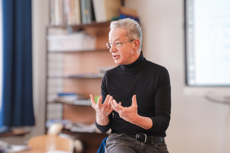 Daniel Landau bei Vortrag