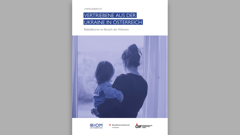 Umfragebericht über Flüchtlinge aus der Ukraine in Österreich, mit Fokus auf Wohnrisikofaktoren.