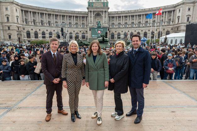 From left to right: ÖIF Director Franz Wolf, Defense Minister Klaudia Tanner, Integration Minister Claudia Bauer, Vienna Director of Education Elisabeth Fuchs, Education Minister Christoph Wiederkehr