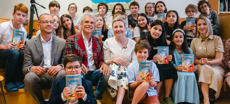 Schulbesuch der ÖIF-Initiative ZUSAMMEN:ÖSTERREICH mit Kinderbuchautor Thomas Brezina und Bundesministerin Susanne Raab