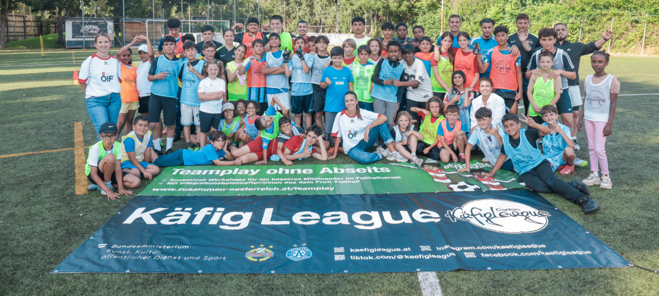 ÖIF und Caritas kooperieren bei Käfig League