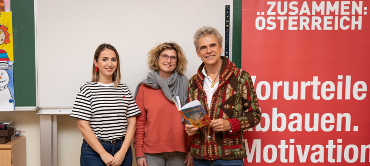 Thomas Brezina präsentiert Buch „Bunte Hände“ bei Schulbesuch der ÖIF-Initiative ZUSAMMEN:ÖSTERREICH
