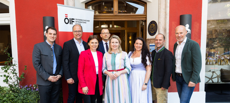 Deutschlernen und Arbeiten: ÖIF und Tourismusverband St. Wolfgang starten Deutschkurs für Migrant/innen in Gastro- und Hotelleriebetrieben