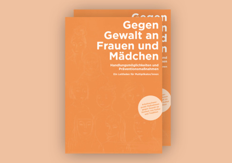 Zwei orangefarbene Bücher mit dem Titel „Gegen Gewalt an Frauen und Mädchen“ und Handlungsmöglichkeiten.