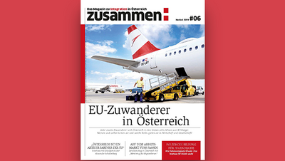 Titelblatt des Magazins "zusammen": EU-Zuwanderer in Österreich, mit Flugzeug im Hintergrund.