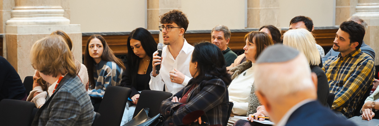Diskussion in einer Gruppe von Menschen