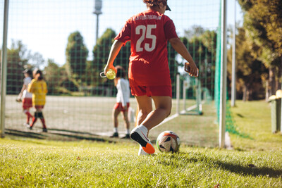 Fußballspielerin mit Ball