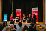 Diskussion über Geschlechterrollen mit mehreren Panellisten auf einer Veranstaltung des Österreichischen Integrationsfonds.