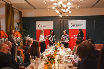 Preisträger Ajda Sticker bei der Preisübergabe