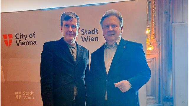 Edwin Schäffer und Michael Ludwig im Austausch